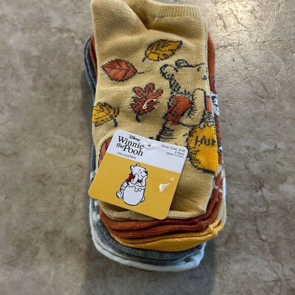 5 Pairs of Winnie the Pooh Socks NWT - Picture 1 of 4